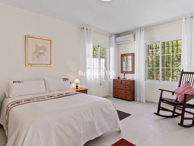 5 Bedrooms Townhouse in El Paraiso