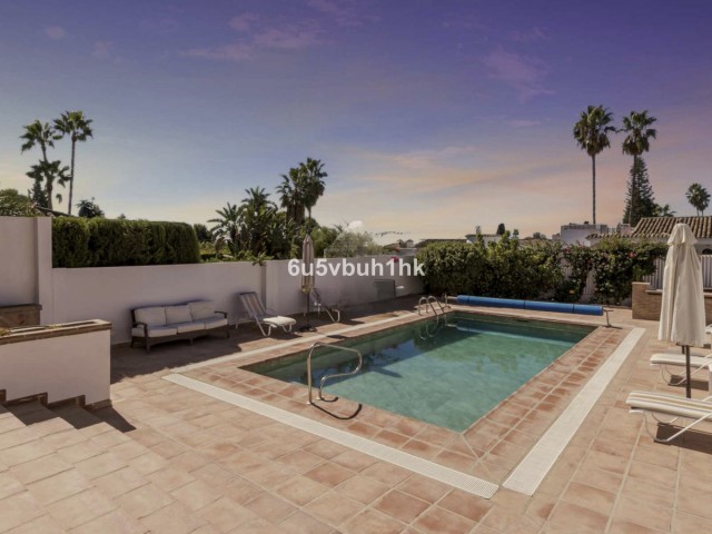 5 Bedrooms Townhouse in El Paraiso