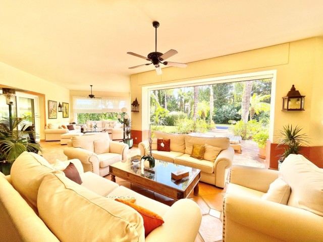 6 Bedrooms Villa in Guadalmina Baja