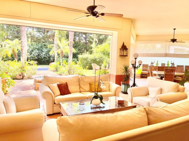 6 Bedrooms Villa in Guadalmina Baja
