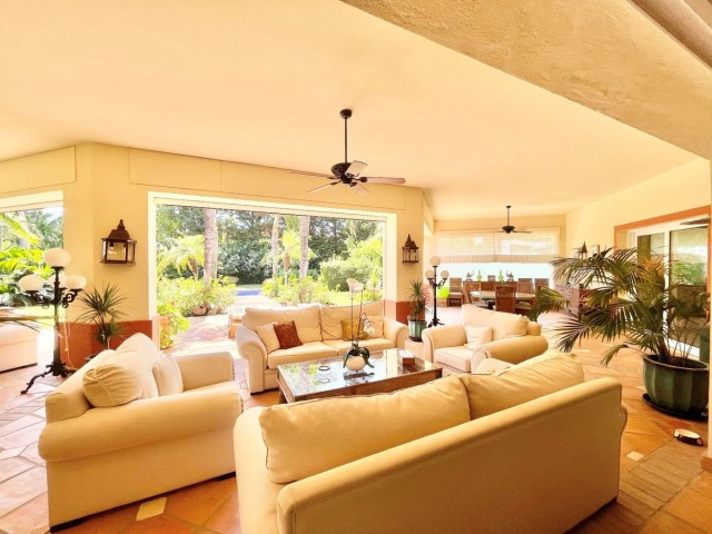 6 Bedrooms Villa in Guadalmina Baja