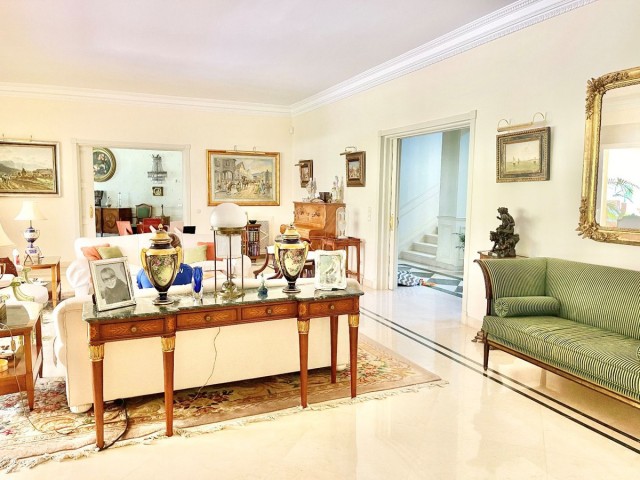 6 Bedrooms Villa in Guadalmina Baja