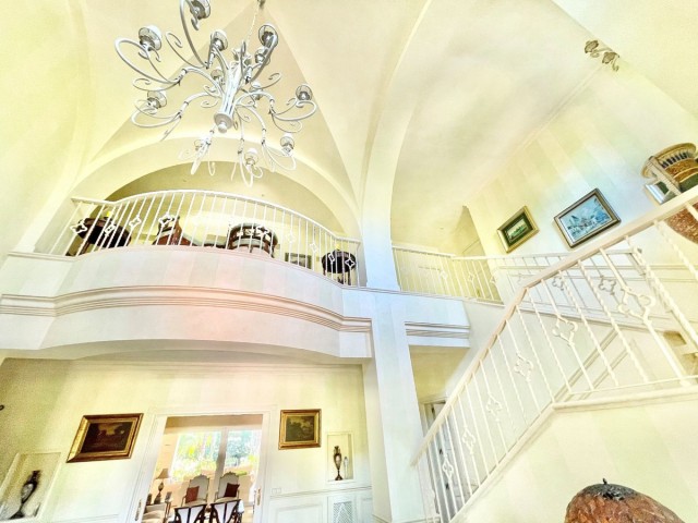 6 Bedrooms Villa in Guadalmina Baja