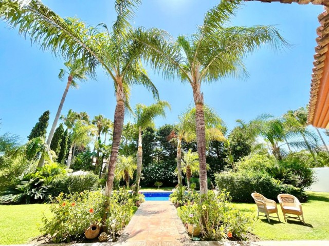 6 Bedrooms Villa in Guadalmina Baja