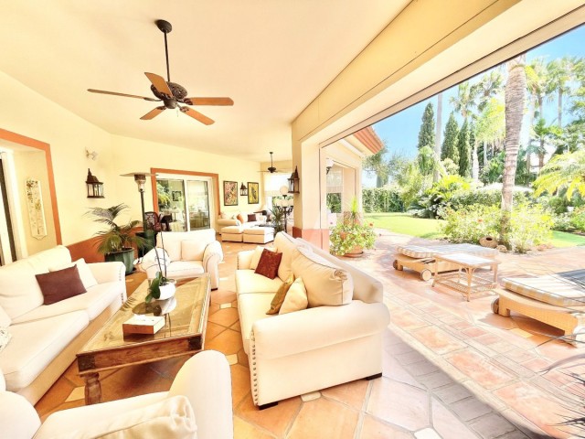 6 Bedrooms Villa in Guadalmina Baja