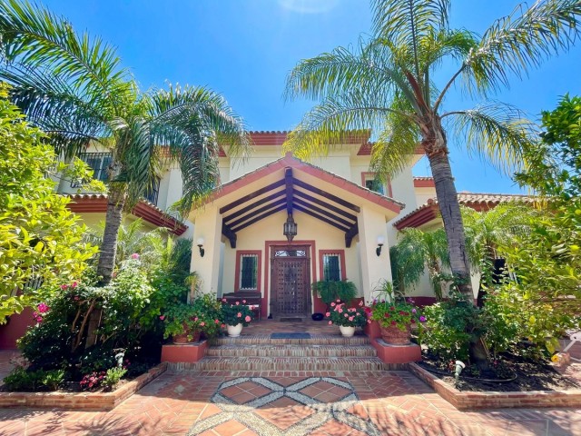6 Bedrooms Villa in Guadalmina Baja