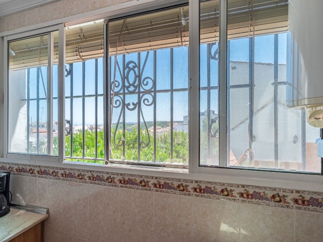 Comercial con 10 Dormitorios  en Manilva