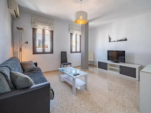 Comercial con 10 Dormitorios  en Manilva