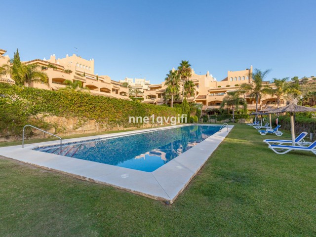 Apartamento con 3 Dormitorios  en Elviria