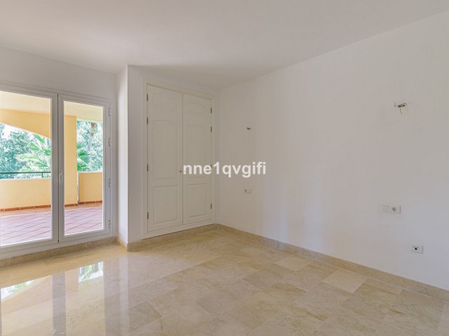Apartamento con 3 Dormitorios  en Elviria