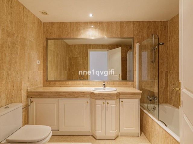 3 Bedrooms Apartment in Elviria