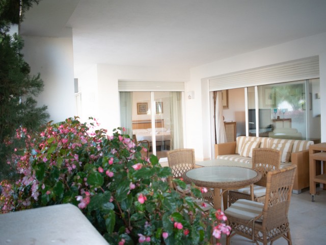Apartamento con 3 Dormitorios  en Río Real