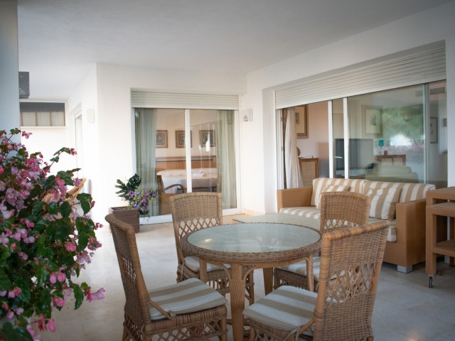 Apartamento con 3 Dormitorios  en Río Real