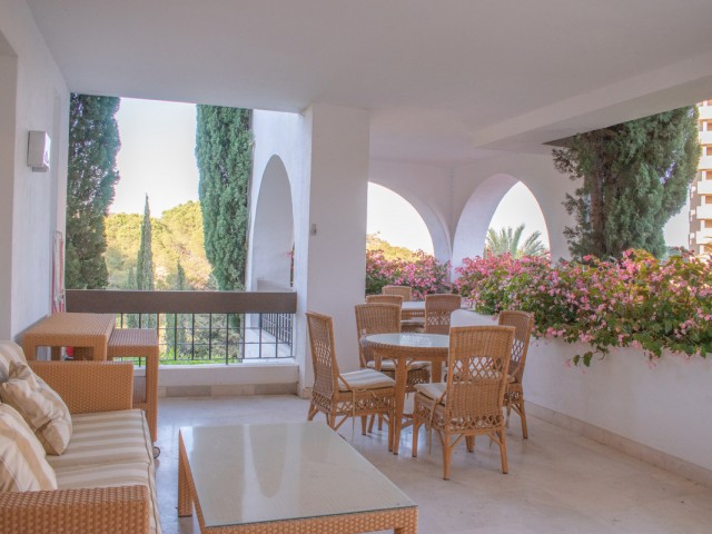 Apartamento con 3 Dormitorios  en Río Real