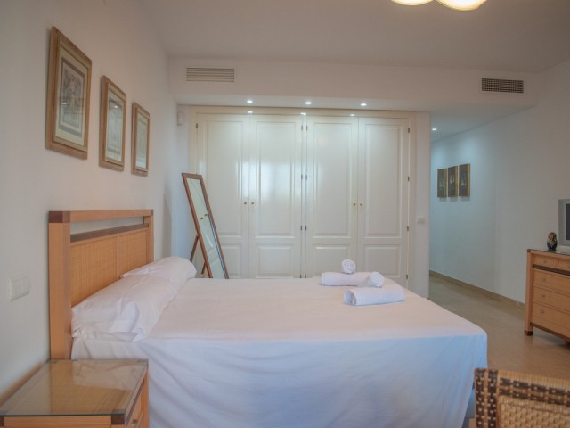 Apartamento con 3 Dormitorios  en Río Real
