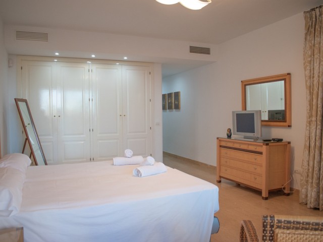 Apartamento con 3 Dormitorios  en Río Real