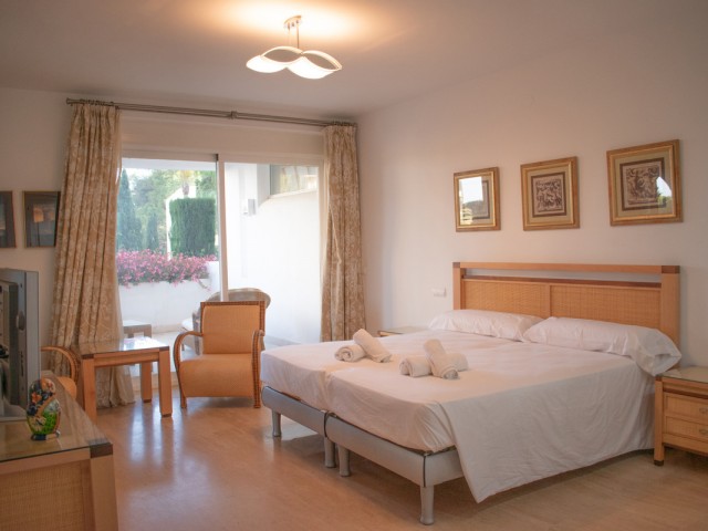 Apartamento con 3 Dormitorios  en Río Real