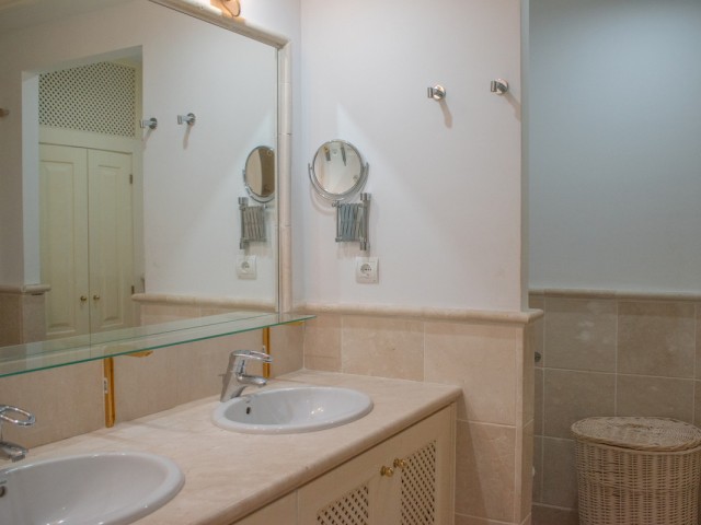 Apartamento con 3 Dormitorios  en Río Real