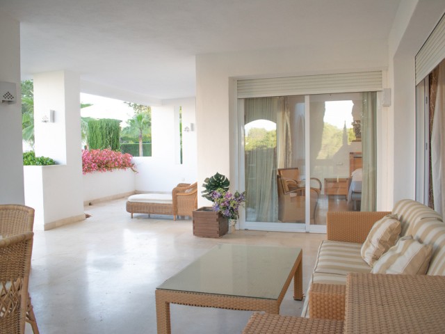 Apartamento con 3 Dormitorios  en Río Real