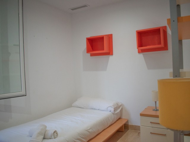 Apartamento con 3 Dormitorios  en Río Real
