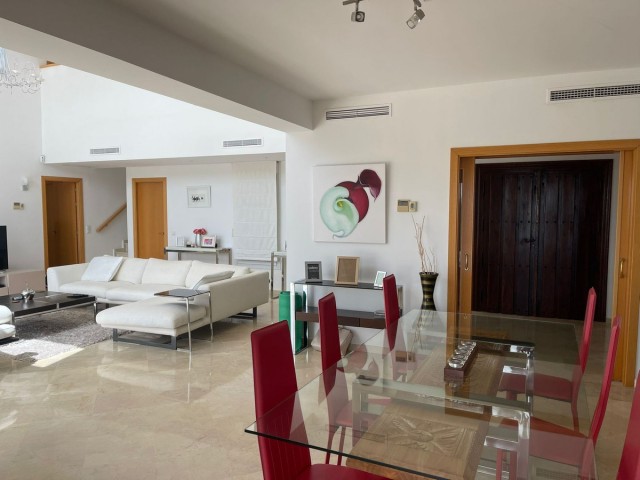 Villa avec 6 Chambres  à Estepona