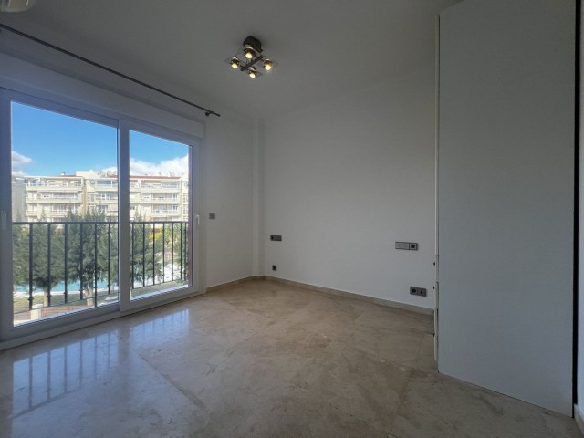 Apartamento con 3 Dormitorios  en La Cala Hills