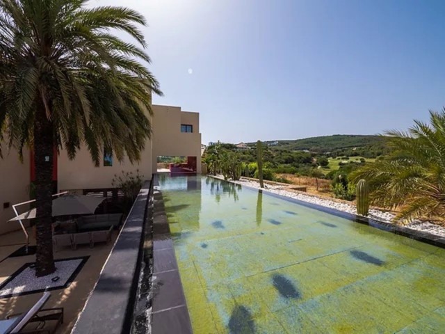 5 Bedrooms Villa in Sotogrande Alto