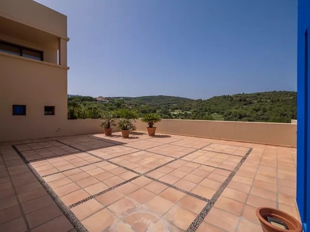 5 Bedrooms Villa in Sotogrande Alto