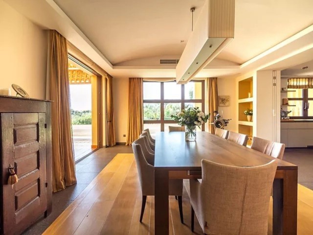 5 Bedrooms Villa in Sotogrande Alto