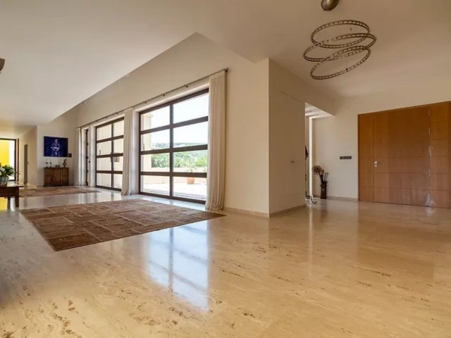 5 Bedrooms Villa in Sotogrande Alto