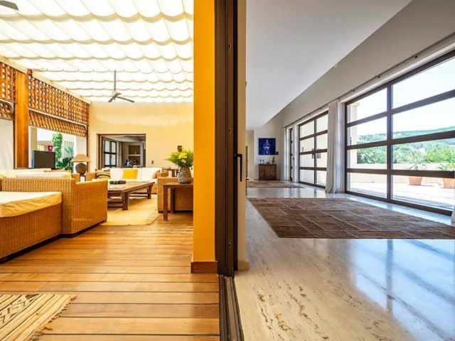 5 Bedrooms Villa in Sotogrande Alto