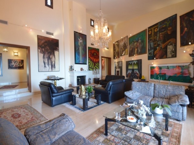 Villa avec 7 Chambres  à Benalmadena