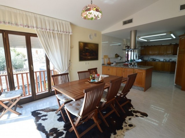 Villa avec 7 Chambres  à Benalmadena