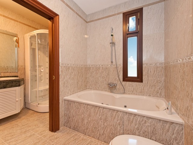 Villa avec 7 Chambres  à Benalmadena