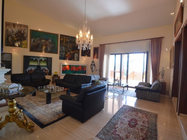 7 Schlafzimmer Villa in Benalmadena