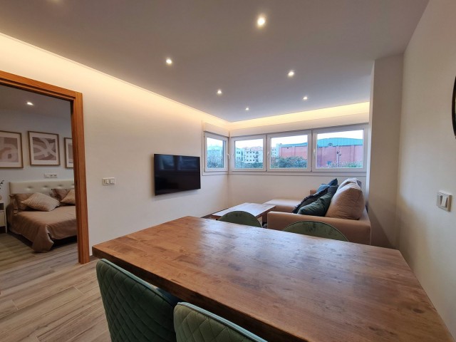 Apartamento con 3 Dormitorios  en Estepona