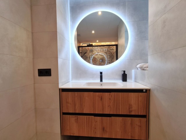 Apartamento con 3 Dormitorios  en Estepona