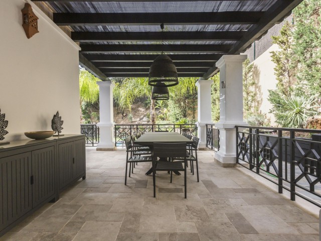 Villa con 7 Dormitorios  en El Madroñal