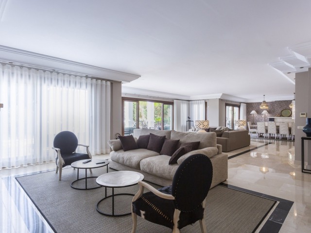 Villa con 7 Dormitorios  en El Madroñal
