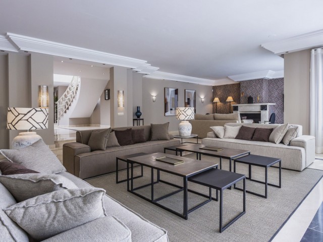 Villa con 7 Dormitorios  en El Madroñal