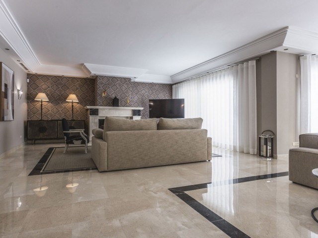 Villa con 7 Dormitorios  en El Madroñal