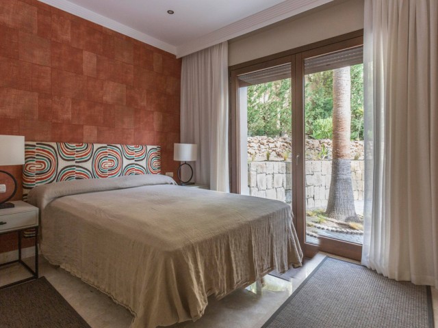 Villa con 7 Dormitorios  en El Madroñal