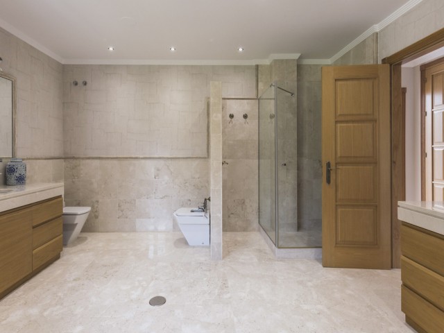 Villa con 7 Dormitorios  en El Madroñal