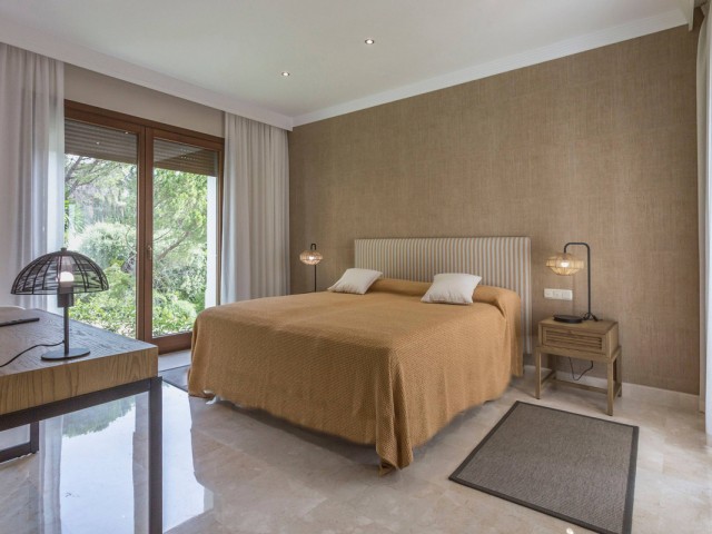 Villa con 7 Dormitorios  en El Madroñal