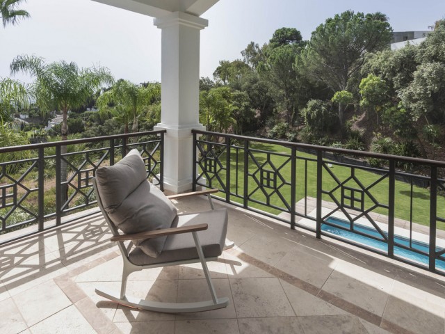 Villa con 7 Dormitorios  en El Madroñal