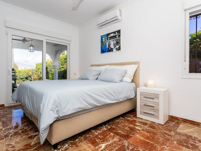 Villa con 4 Dormitorios  en Torrenueva