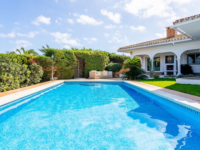 Villa con 4 Dormitorios  en Torrenueva
