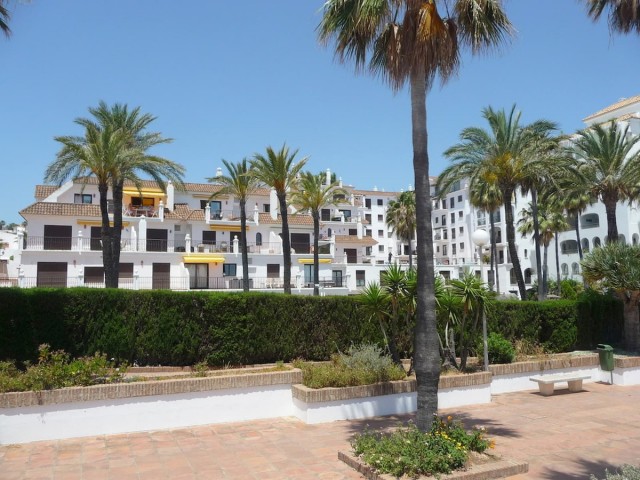 2 Bedrooms Apartment in La Duquesa