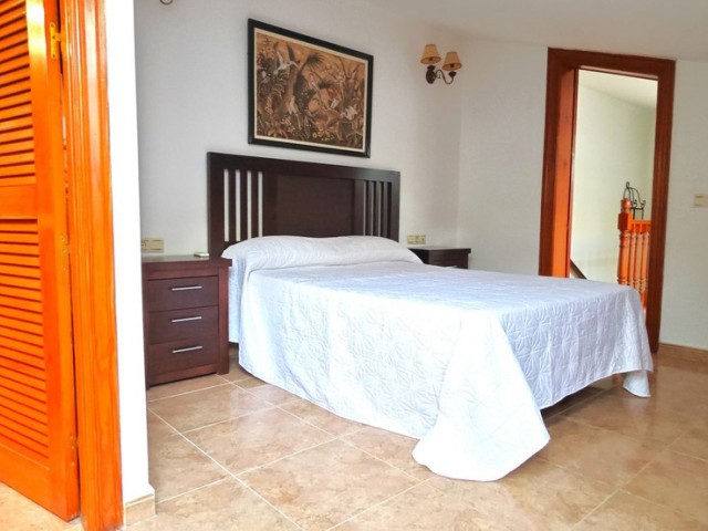 Apartamento con 2 Dormitorios  en Benalmadena Costa