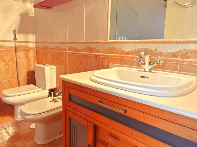 Apartamento con 2 Dormitorios  en Benalmadena Costa